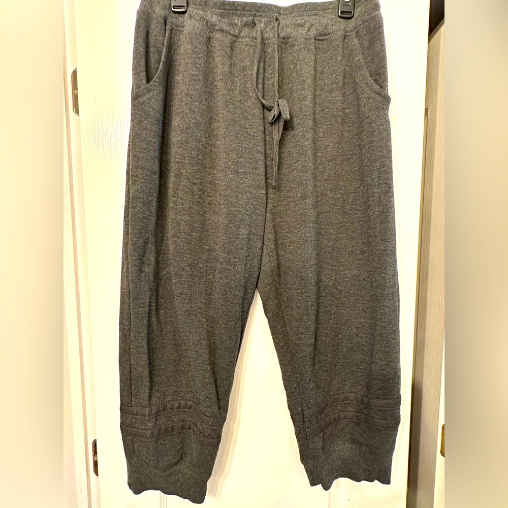 Jogger Daisy Fuentes Fit Capri Grey size XL